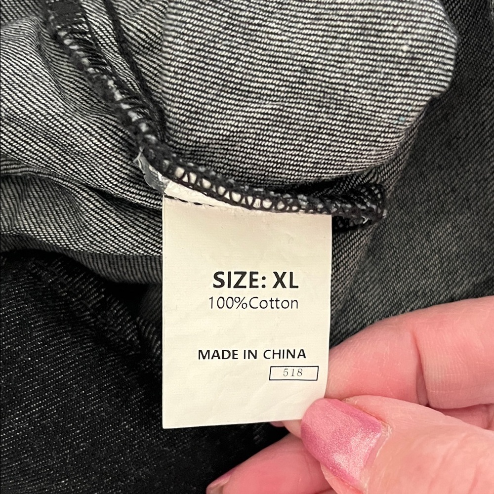 Stylish Black Button Down Women's Shirt Size XL NWOT - Picture 8 of 9